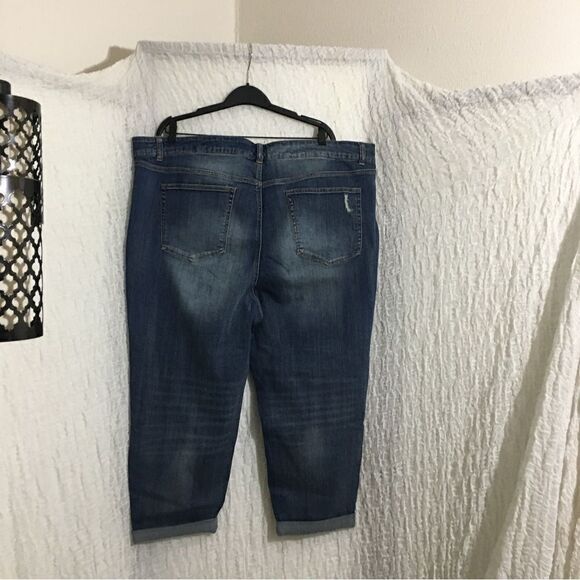 Loralette Distressed Capris/Cropped Jeans 22 - Picture 9 of 12